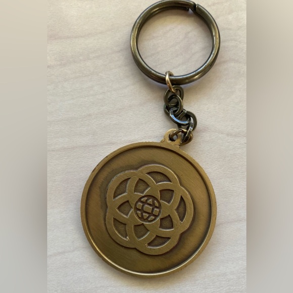 Vintage Gold Epcot Center Keychain in original case - Picture 5 of 6